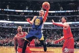 意甲三分制时代，斯帕莱蒂是第二位率队参加过三大德比的主帅